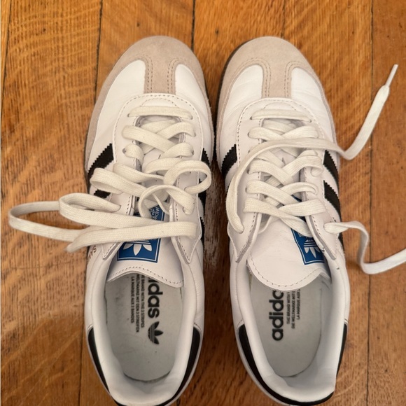 Adidas women’s White and Black Sneakers - Picture 4 of 9